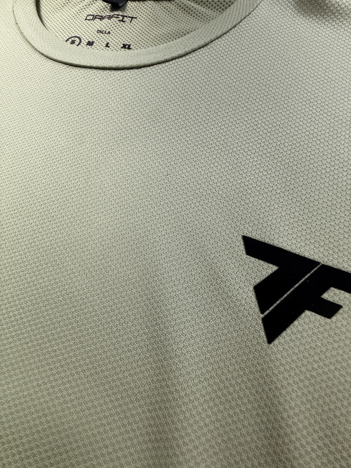 Camiseta Drafit Essentials Lima