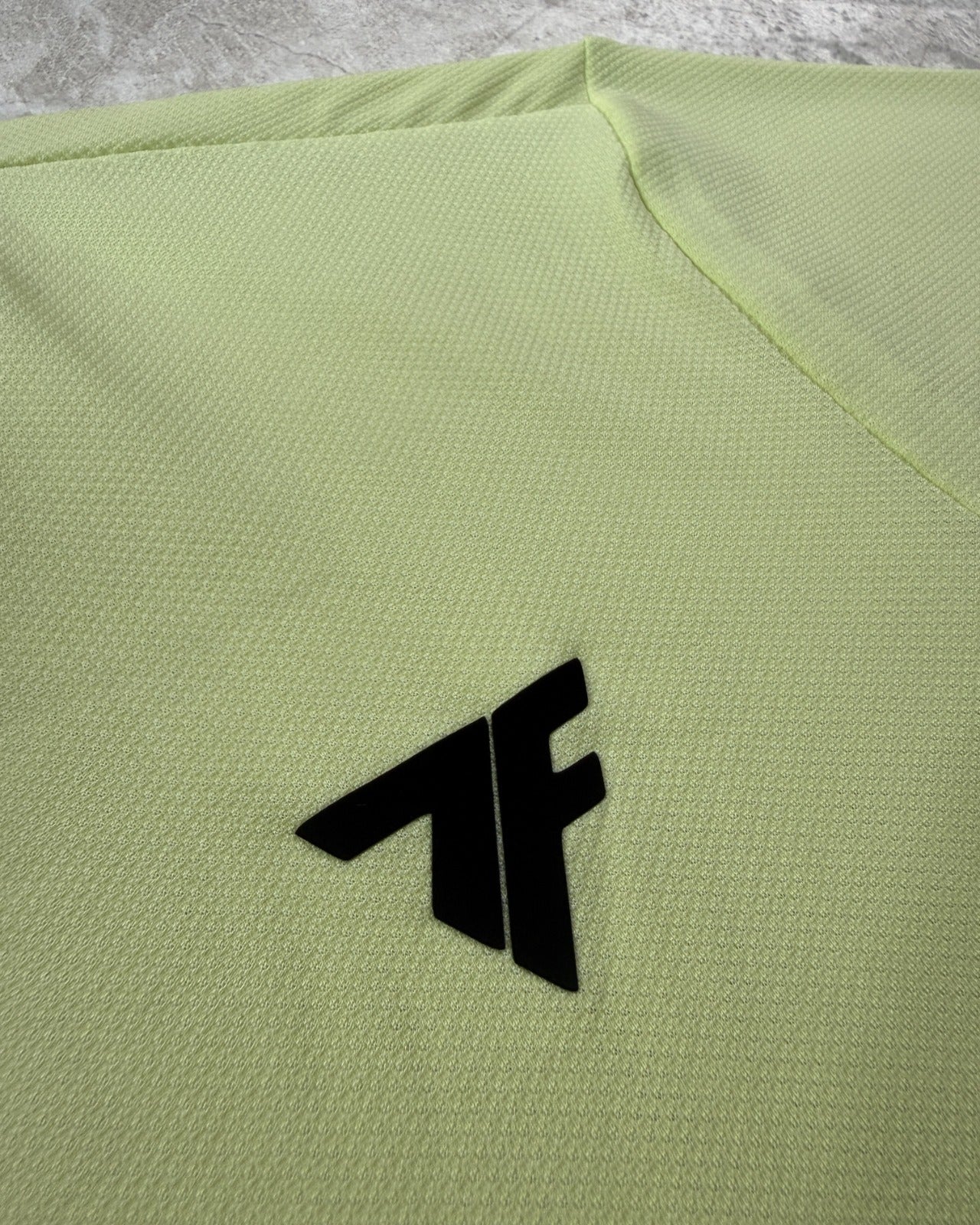 Camiseta Drafit Essentials Amarillo